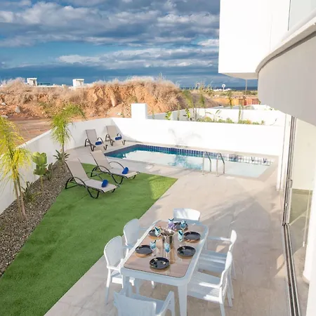 2-schlafzimmer-villa Mit Pool- Dachgarten- Meerblick By Interhome Casa de Férias