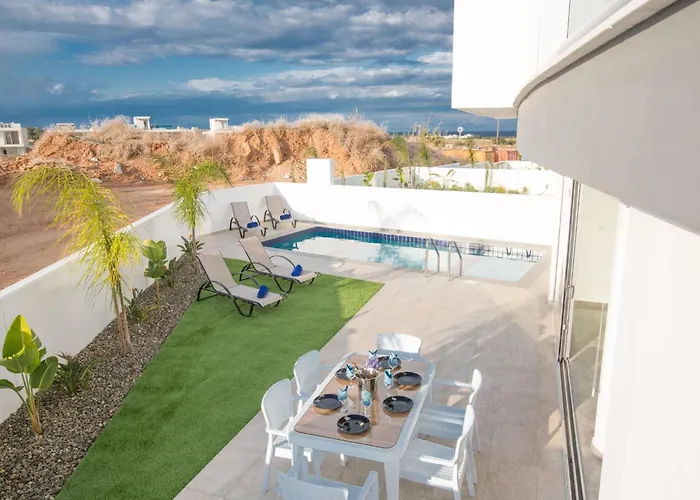 2-schlafzimmer-villa Mit Pool- Dachgarten- Meerblick By Interhome Casa de Férias