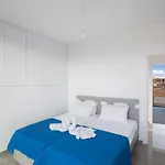 2-schlafzimmer-villa Mit Pool- Dachgarten- Meerblick By Interhome *