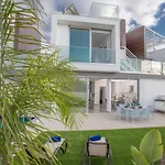 2-schlafzimmer-villa Mit Pool- Dachgarten- Meerblick By Interhome Feriehus