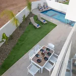 2-schlafzimmer-villa Mit Pool- Dachgarten- Meerblick By Interhome *
