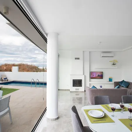 2-schlafzimmer-villa Mit Pool- Dachgarten- Meerblick By Interhome Протарас