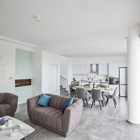 Дом отдыха 2-schlafzimmer-villa Mit Pool- Dachgarten- Meerblick By Interhome