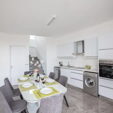2-schlafzimmer-villa Mit Pool- Dachgarten- Meerblick By Interhome Protaras