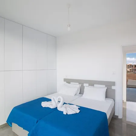 2-schlafzimmer-villa Mit Pool- Dachgarten- Meerblick By Interhome *