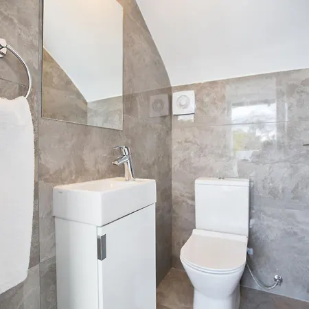 2-schlafzimmer-villa Mit Pool- Dachgarten- Meerblick By Interhome Сasa de vacaciones