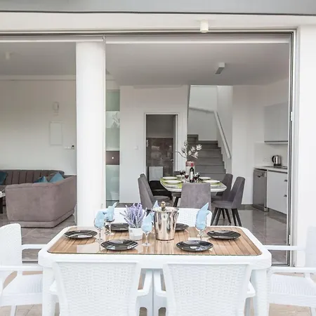 2-schlafzimmer-villa Mit Pool- Dachgarten- Meerblick By Interhome * Protaras
