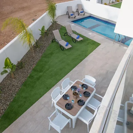 2-schlafzimmer-villa Mit Pool- Dachgarten- Meerblick By Interhome *
