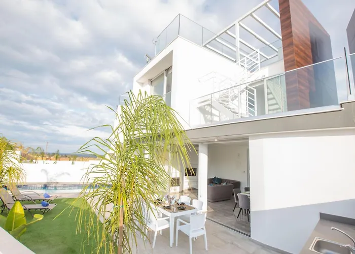 2-schlafzimmer-villa Mit Pool- Dachgarten- Meerblick By Interhome Дом отдыха