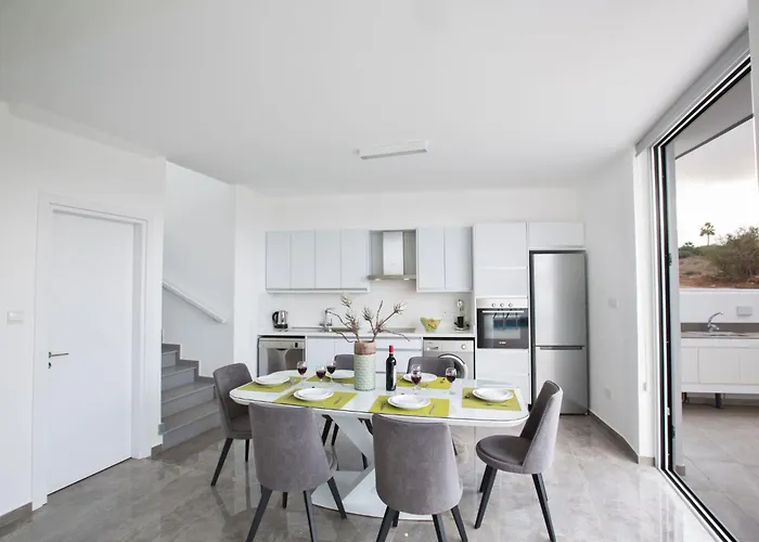 2-schlafzimmer-villa Mit Pool- Dachgarten- Meerblick By Interhome Дом отдыха Протарас