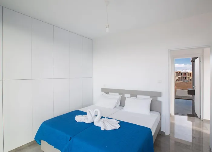 2-schlafzimmer-villa Mit Pool- Dachgarten- Meerblick By Interhome *