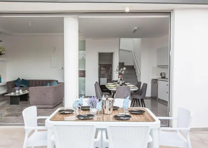 2-schlafzimmer-villa Mit Pool- Dachgarten- Meerblick By Interhome * プロタラス