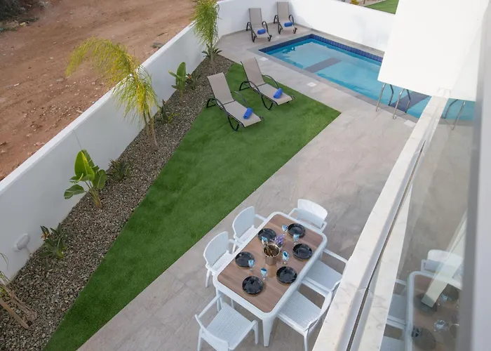 2-schlafzimmer-villa Mit Pool- Dachgarten- Meerblick By Interhome *