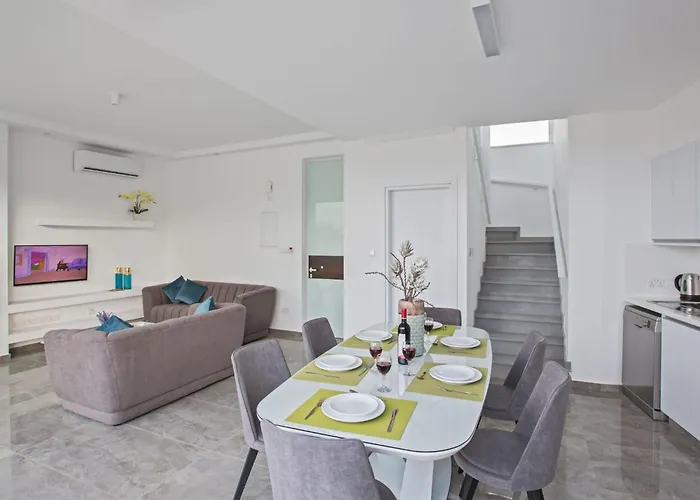 2-schlafzimmer-villa Mit Pool- Dachgarten- Meerblick By Interhome Case de vacanță *