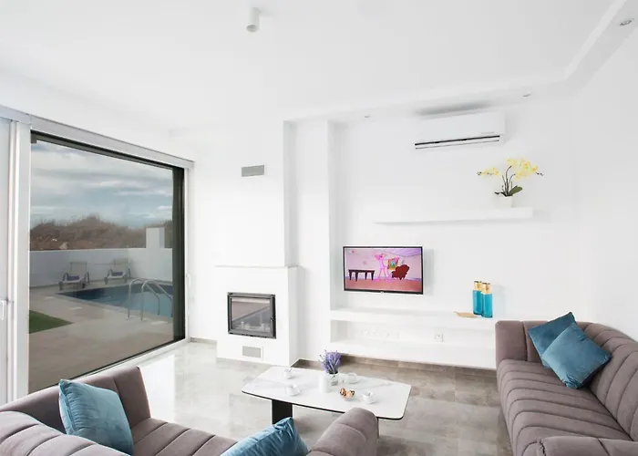 Case de vacanță 2-schlafzimmer-villa Mit Pool- Dachgarten- Meerblick By Interhome Protaras