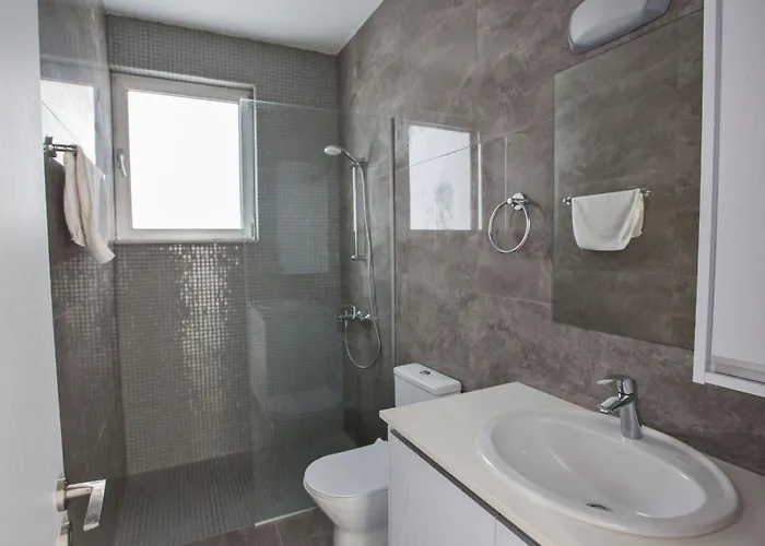 Case de vacanță 2-schlafzimmer-villa Mit Pool- Dachgarten- Meerblick By Interhome *