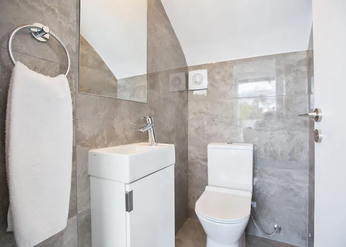 2-schlafzimmer-villa Mit Pool- Dachgarten- Meerblick By Interhome Case de vacanță